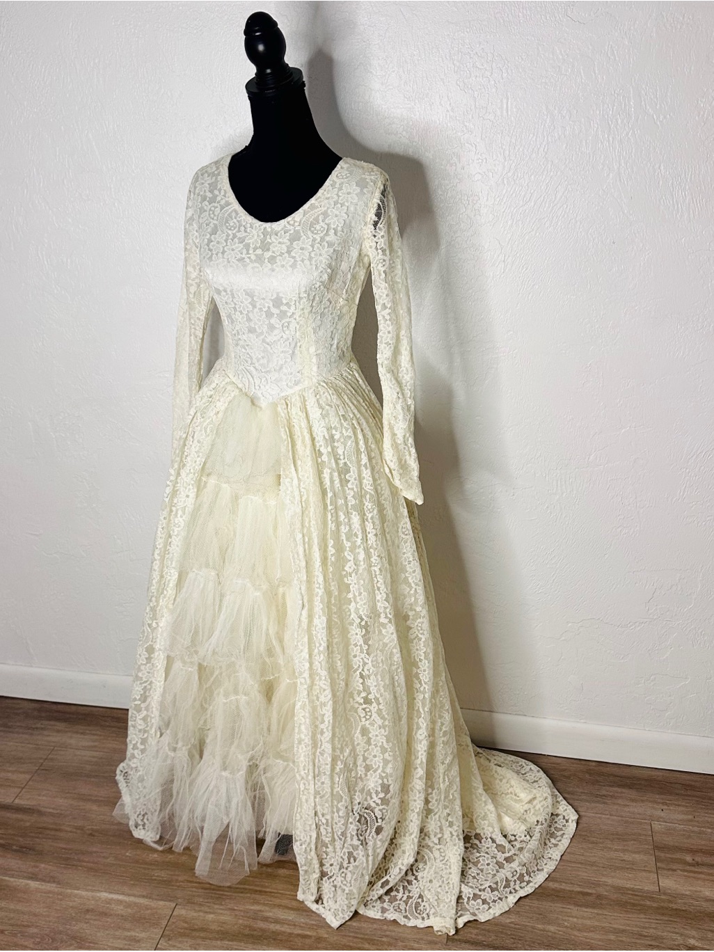 Vintage 1950s Lace Cream Wedding Dress